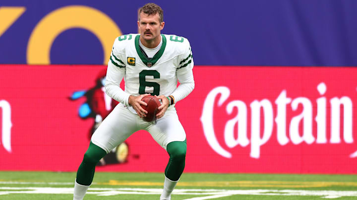 Oct 6, 2024; Tottenham, ENG; New York Jets Special Teams Thomas Morstead (6) during a practice session for the match against Minnesota Vikings at Tottenham Hotspur Stadium.