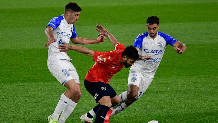 Independiente v Godoy Cruz - Torneo Liga Profesional 2021