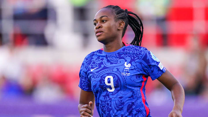 Marie-Antoinette Katoto suit sa capitaine. 