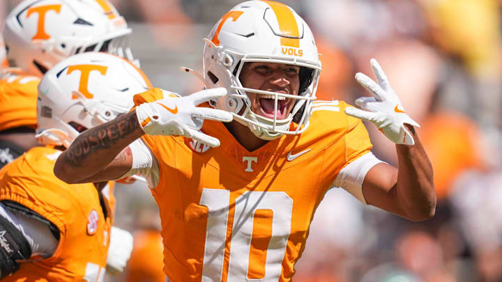 Tennessee defensive back Kaleb Beasley (10) celebrates after scoring a touchdown off a fumble recovery during a NCAA football game between Tennessee and UAB at Neyland Stadium in Knoxville, Tenn., September 20, 2025. Tennessee defensive back Kaleb Beasley (10) celebrates after scoring a touchdown off a fumble recovery during a NCAA football game between Tennessee and UAB at Neyland Stadium in Knoxville, Tenn., September 20, 2025.