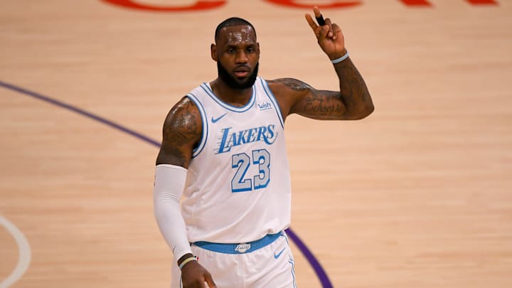 Los Bulls no quieren que Lakers ganen más anillos mientras LeBron James juegue allí, para proteger imagen de Michael Jordan