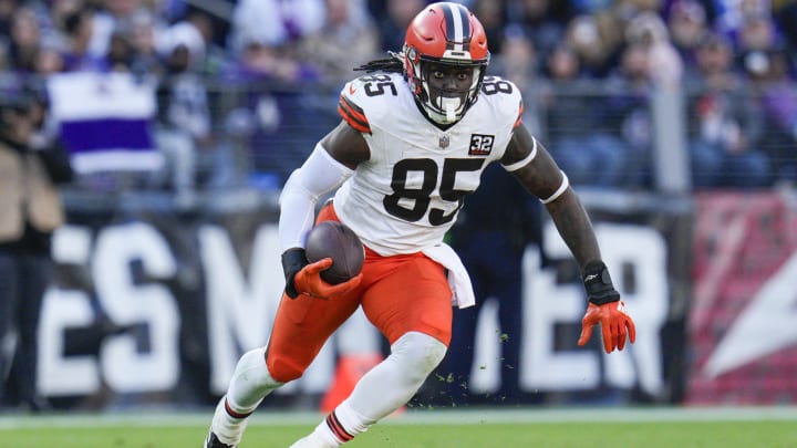 Nov 12, 2023; Baltimore, Maryland, USA;  Cleveland Browns tight end David Njoku (85) runs with ball against the Baltimore Ravens during the second half at M&T Bank Stadium. Mandatory Credit: Jessica Rapfogel-USA TODAY Sports