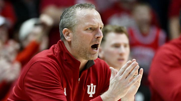 Jan 27, 2026; Bloomington, Indiana, USA; Indiana Hoosiers head coach Darian DeVries claps his hands against the Purdue Boilermakers during the first half at Simon Skjodt Assembly Hall. Mandatory Credit: Robert Goddin-Imagn Images Jan 27, 2026; Bloomington, Indiana, USA; Indiana Hoosiers head coach Darian DeVries claps his hands against the Purdue Boilermakers during the first half at Simon Skjodt Assembly Hall. Mandatory Credit: Robert Goddin-Imagn Images
