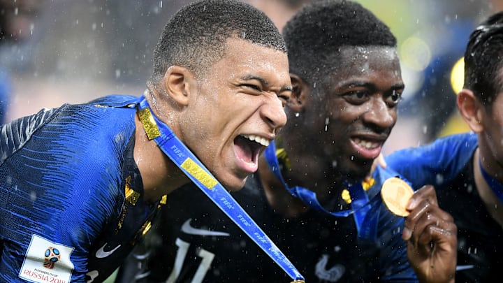 Kylian Mbappé et Ousmane Dembélé incarnent une jeunesse dorée pour le football français.