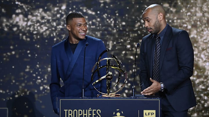 Mbappé contó en la gala del fútbol francés que explicaría su decisión pronto