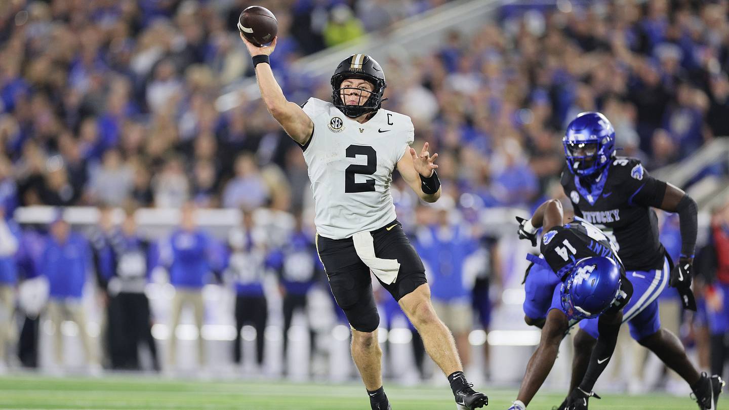 Kentucky Wildcats Aim to Spoil Vanderbilt's Playoff Dreams