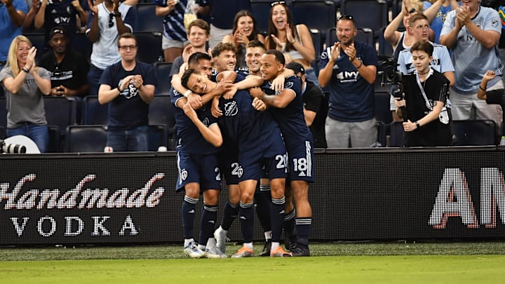 Jugadores del Colorado Rapids celebran un gol.