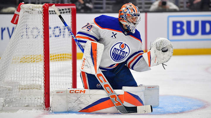 Edmonton Oilers goaltender Stuart Skinner (74)