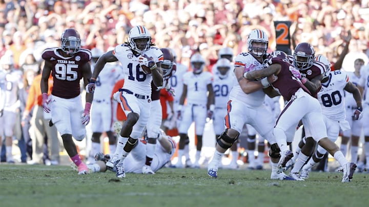 Oct 19, 2013; College Station, TX, USA;  Auburn Tigers wide receiver Sammie Coates (18) scores a 43-yard touchdown run against the Texas A&am