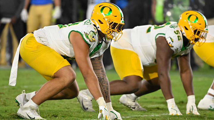 Sep 28, 2024; Pasadena, California, USA; Oregon Ducks defensive end Matayo Uiagalelei (10) and defensive lineman A'Mauri Washington (52) during the fourth quarter against the UCLA Bruins at Rose Bowl. Mandatory Credit: Robert Hanashiro-Imagn Images