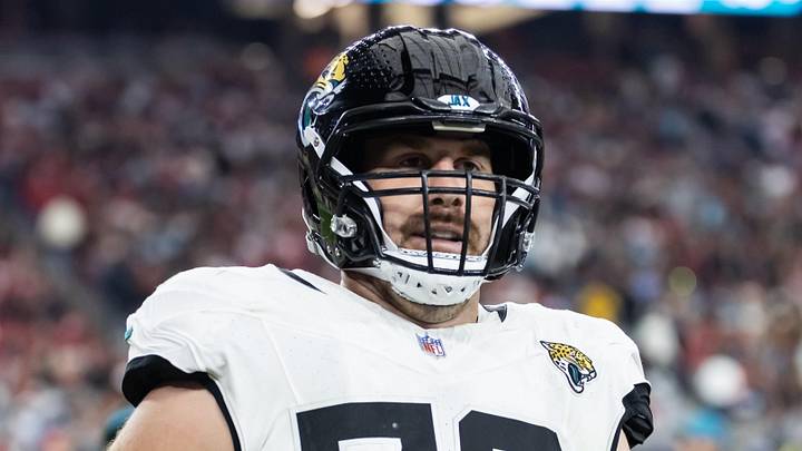 Nov 23, 2025; Glendale, Arizona, USA; Jacksonville Jaguars offensive lineman Walker Little (72) against the Arizona Cardinals at State Farm Stadium. Mandatory Credit: Mark J. Rebilas-Imagn Images