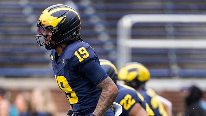 Michigan quarterback Bryce Underwood (19)
