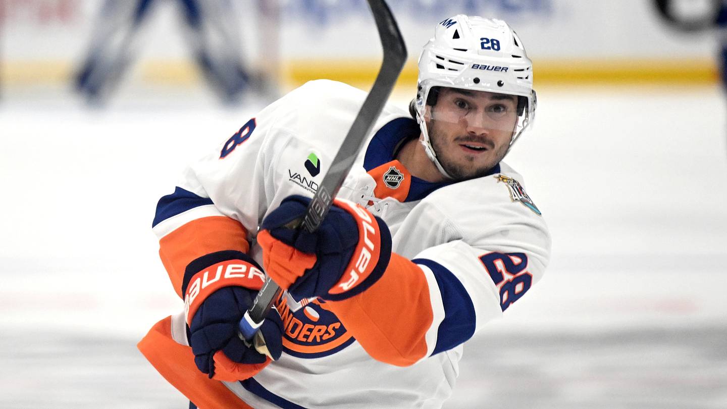 Matias Maccelli exits game