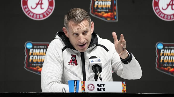 Apr 5, 2024; Glendale, AZ, USA; Alabama Crimson Tide head coach Nate Oats speaks at a press
