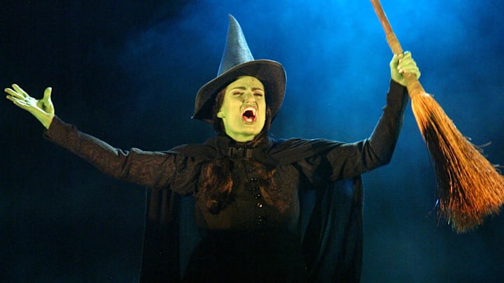Idina Menzel as Elphaba at the 2004 Tony Awards.