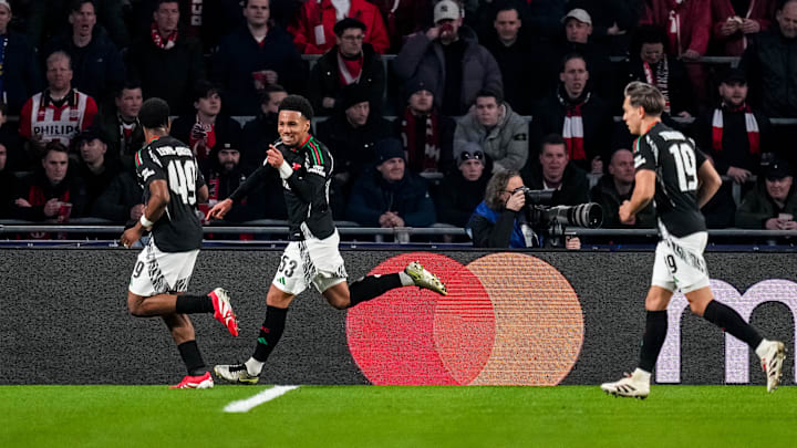 Ethan Nwaneri joined in on the fun in Eindhoven