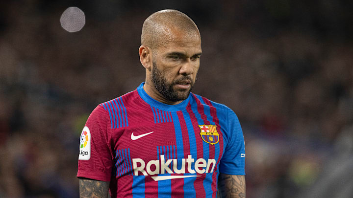 Dani Alves a chargé le FC Barcelone après avoir été laissé libre.