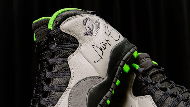 Oregon Ducks debut "Shoe Duck" Phil Knight basketball sneakers at the beginning of March Madness.