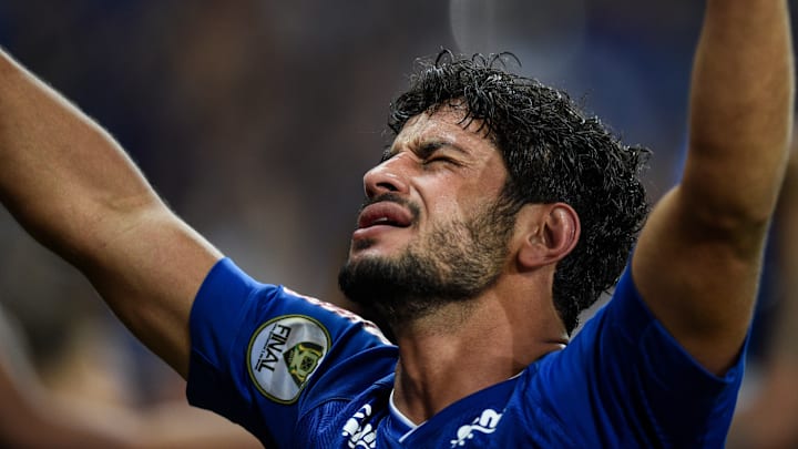 Justiça defere pedidos de Léo e condena o Cruzeiro a pagar mais de R$ 13 milhões ao atual defensor da Chapecoense. Entenda.