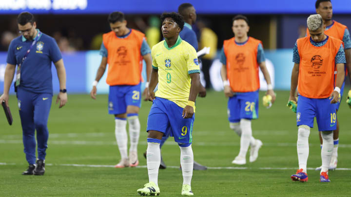 Brasil não conseguiu furar "retranca" da Costa Rica