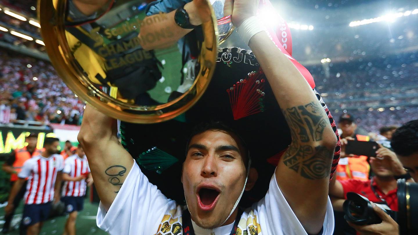 5 fichajes que llegaron a las Chivas con pocos reflectores y la rompieron