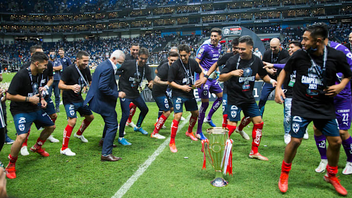 Jugadores de Rayados de Monterrey celebran un título.