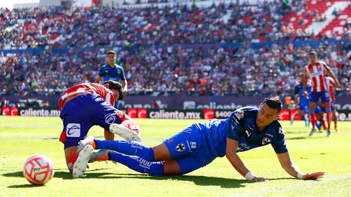 Rogelio Funes Mori en un partido ante Atlético San Luis.