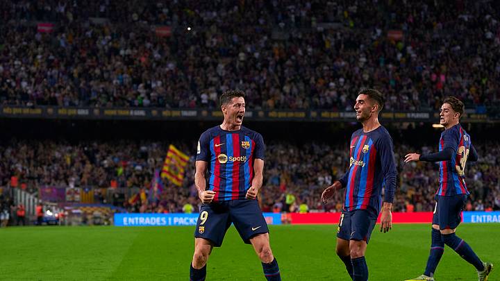 Lewandowski, Ferran Torres y Gavi celebrando un gol