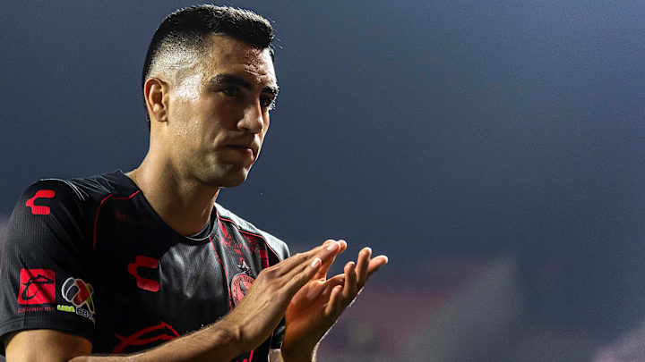 Xolos se quedó sin su capitán a causa de su técnico. De acuerdo con reportes extraoficiales, el colombiano Christian Rivera se enfrascó en una discusión con su compatriota Juan Carlos Osorio. Ahora jugará con el Sport Recife de Brasil.