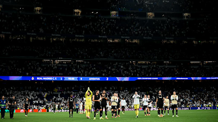 I giocatori della Juventus ringraziano il pubblico I giocatori della Juventus ringraziano il pubblico