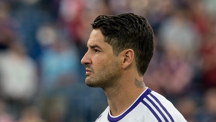 Atacante está com 33 anos e livre no mercado