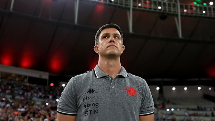 Diretor do Vasco garante permanência de Barbieri: “Confiança total”.