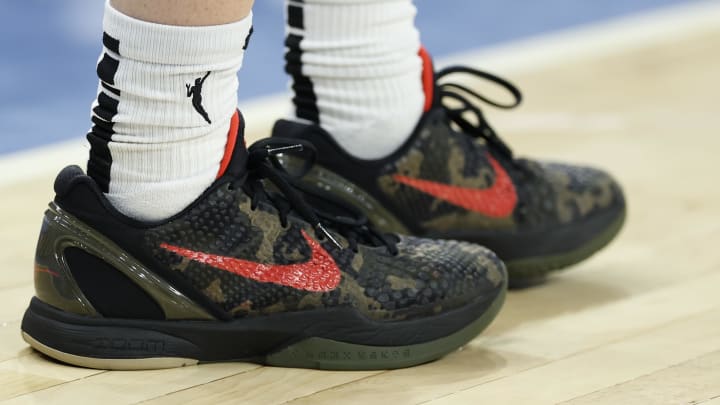 Caitlin Clark wears the Nike Kobe 6. Caitlin Clark wears the Nike Kobe 6.