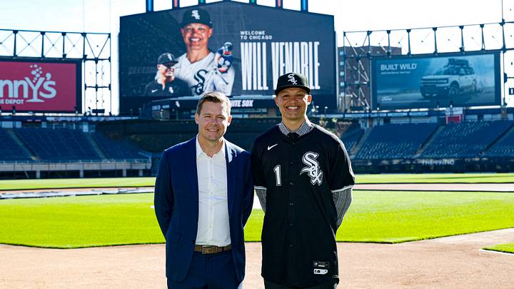 Nov 8, 2024; Chicago, Ill, USA; New Chicago White Sox manager Will Venable (R) poses for a photo with general manager Chris Getz (L) at Guaranteed Rate Field. Mandatory Credit: Kamil Krzaczynski-Imagn Images