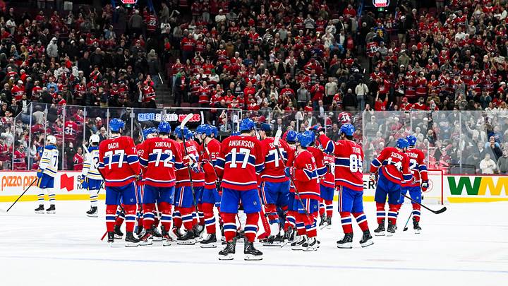 Montreal Canadiens players gather together to celebrate their win after the end of the game against the Buffalo Sabres at Bell Centre.  Mandatory Credit: David Kirouac-Imagn Images