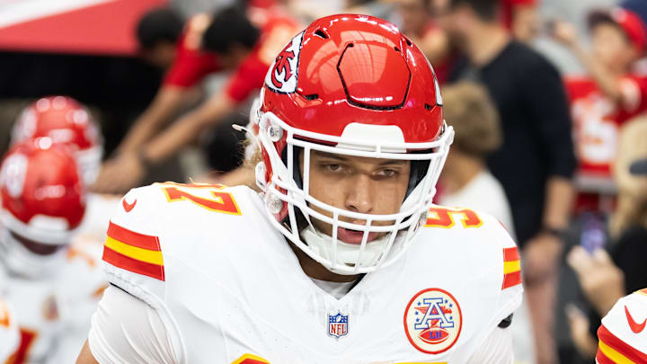 Aug 9, 2025; Glendale, Arizona, USA; Kansas City Chiefs defensive end Ashton Gillotte (97) against the Arizona Cardinals during a preseason NFL game at State Farm Stadium. Mandatory Credit: Mark J. Rebilas-Imagn Images
