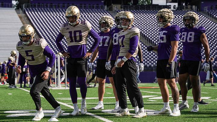 Austin Mack (10) towers over his UW teammates in 2023. Austin Mack (10) towers over his UW teammates in 2023.