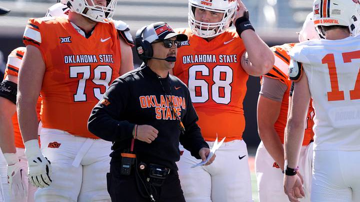 Oklahoma State coach Eric Morris talks with players during a spring game. 