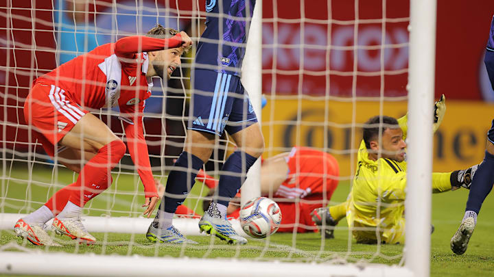 SOCCER: APR 25 MLS Chicago Fire FC vs Sporting Kansas City