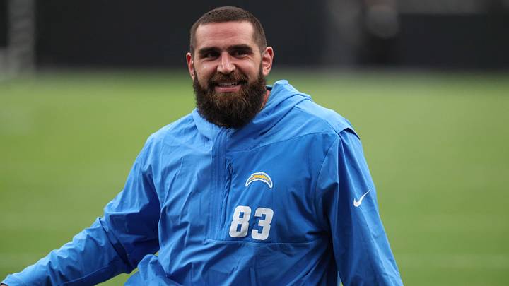 Sep 15, 2025; Paradise, Nevada, USA; Los Angeles Chargers tight end Tyler Conklin at Allegiant Stadium. Mandatory Credit: Kiyoshi Mio-Imagn Images Sep 15, 2025; Paradise, Nevada, USA; Los Angeles Chargers tight end Tyler Conklin at Allegiant Stadium. Mandatory Credit: Kiyoshi Mio-Imagn Images