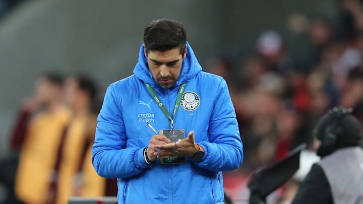O treinador tem contrato com o Verdão até 2024 O treinador tem contrato com o Verdão até 2024