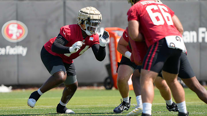 San Francisco 49ers offensive lineman Spencer Burford (L)