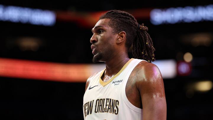 Nov 10, 2025; Phoenix, Arizona, USA; New Orleans Pelicans forward Kevon Looney (55) against the Phoenix Suns at the Mortgage Matchup Center. Mandatory Credit: Mark J. Rebilas-Imagn Images Nov 10, 2025; Phoenix, Arizona, USA; New Orleans Pelicans forward Kevon Looney (55) against the Phoenix Suns at the Mortgage Matchup Center. Mandatory Credit: Mark J. Rebilas-Imagn Images