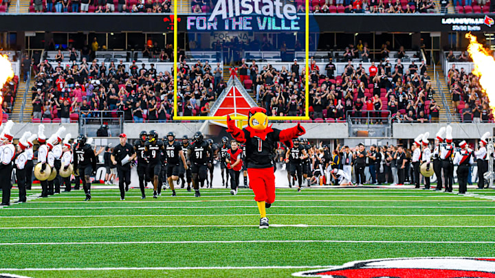 Louisville football mascot Louie
