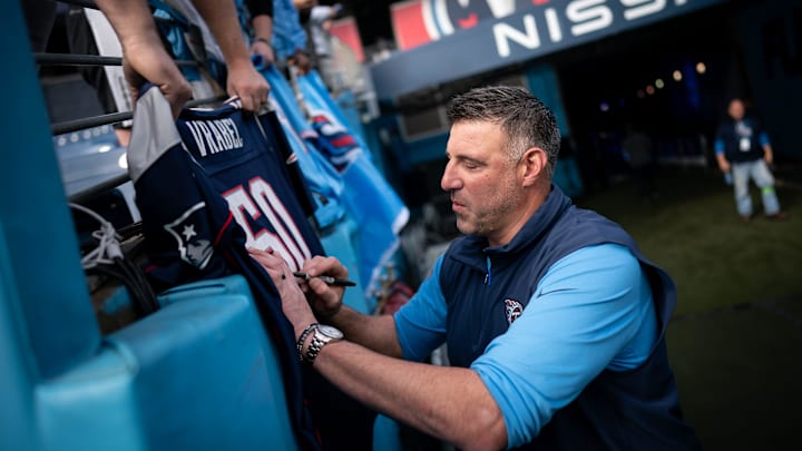 Titans head coach Mike Vrabel signs autographs before a game against the Seahawks in Nashville, Sunday, Dec. 24, 2023. Titans head coach Mike Vrabel signs autographs before a game against the Seahawks in Nashville, Sunday, Dec. 24, 2023.