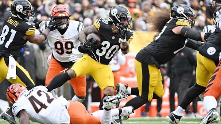 Nov 16, 2025; Pittsburgh, Pennsylvania, USA; Pittsburgh Steelers running back Jaylen Warren (30) runs with the ball against the Cincinnati Bengals during the first half at Acrisure Stadium. Mandatory Credit: Barry Reeger-Imagn Images