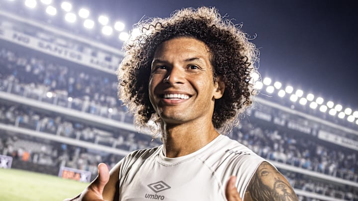 Willian Arão é um dos reforços contratados pelo Peixe no meio de 2025