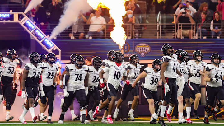 Cincinnati Bearcats play Alabama Crimson Tide in College Football Playoff semifinal in 2021