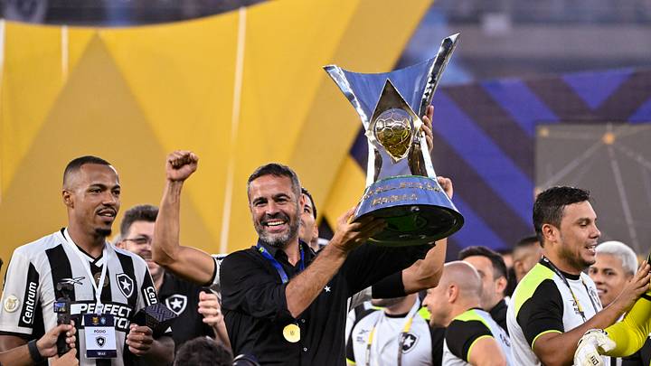 Artur Jorge comandou projeto vencedor no Botafogo em 2024