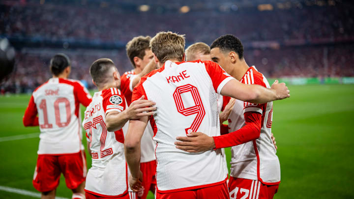 Die Bayern bejubeln das zwischenzeitliche 2:1 von Harry Kane